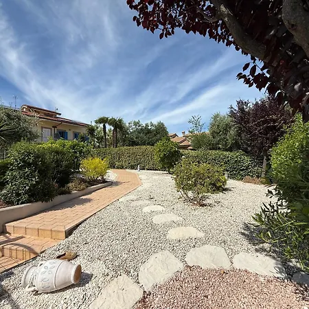 P099- Porto Recanati, Elegante Porzione Di Con Giardino Montoro (Ancona)