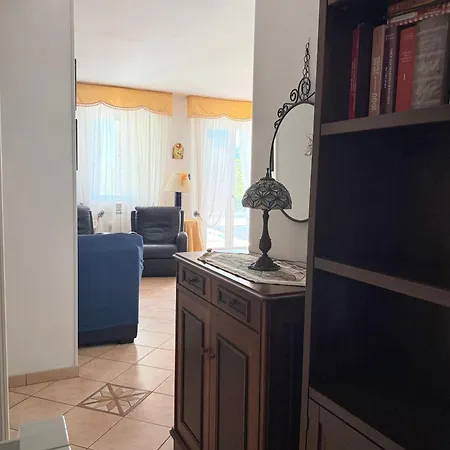 P099- Porto Recanati, Elegante Porzione Di Con Giardino *