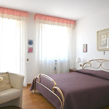 Apartamento P099- Porto Recanati, Elegante Porzione Di Con Giardino