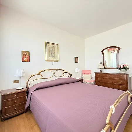 P099- Porto Recanati, Elegante Porzione Di Con Giardino Apartamento *