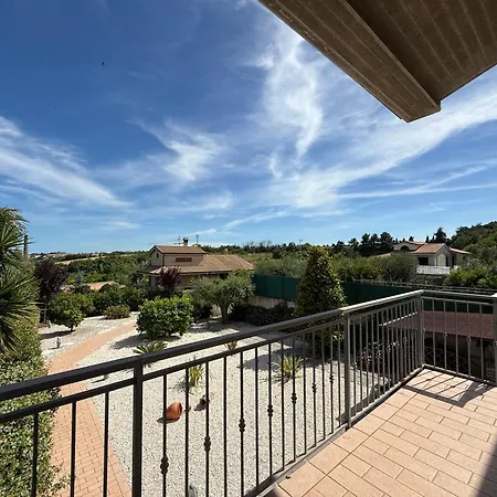 P099- Porto Recanati, Elegante Porzione Di Con Giardino Apartamento *