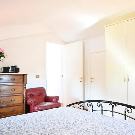 P099- Porto Recanati, Elegante Porzione Di Con Giardino Apartamento