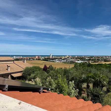 P099- Porto Recanati, Elegante Porzione Di Con Giardino