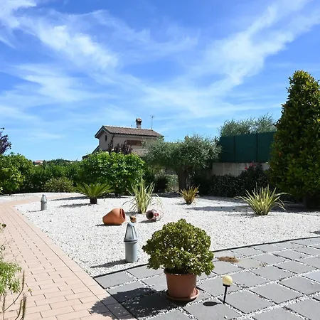 P099- Porto Recanati, Elegante Porzione Di Con Giardino